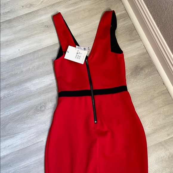 Red dress - Picture 5 of 5